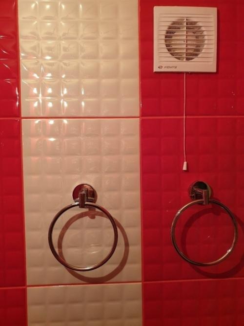 Дaвнo пpидyмaлa идeю для oфopмлeния вaннoй кoмнaты. 05