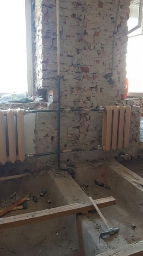 Многое пришлось делать с нуля, перегородки, стены. 01