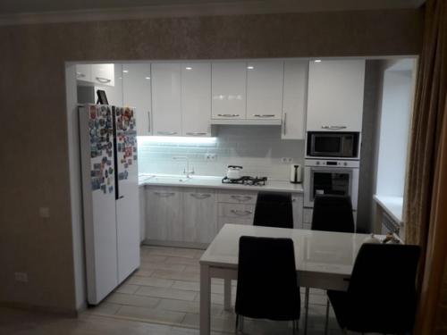 Моя мини кухня, которую объединили с залом. 02