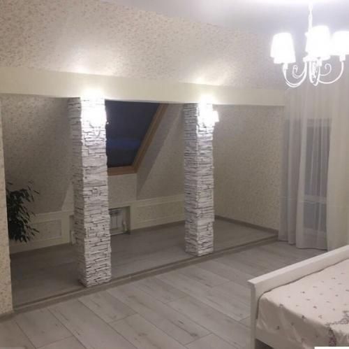 С момента постройки дома у нас пустовала мансарда и мы не планировали ничего там делать. 07