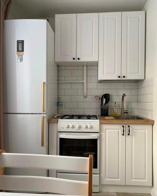 На моей маленькой кухне площадью 6, 7 м 2 я сделал необычную, но грамотную планировку. 03