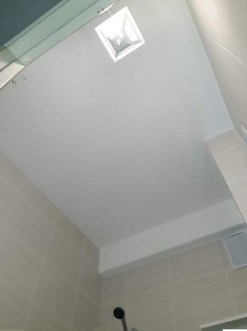 Отремонтировал ванную комнату в хрущевке, пришлось изрядно так постараться. 08