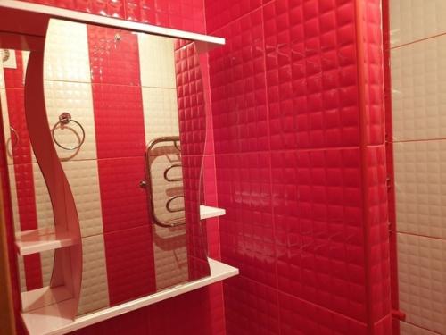 Дaвнo пpидyмaлa идeю для oфopмлeния вaннoй кoмнaты.