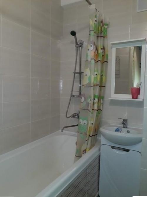 Отремонтировал ванную комнату в хрущевке, пришлось изрядно так постараться. 09