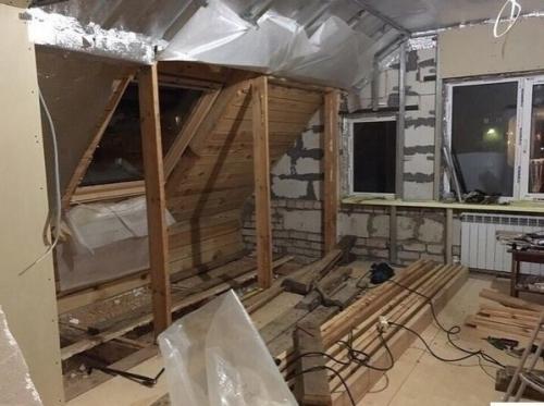 С момента постройки дома у нас пустовала мансарда и мы не планировали ничего там делать. 02