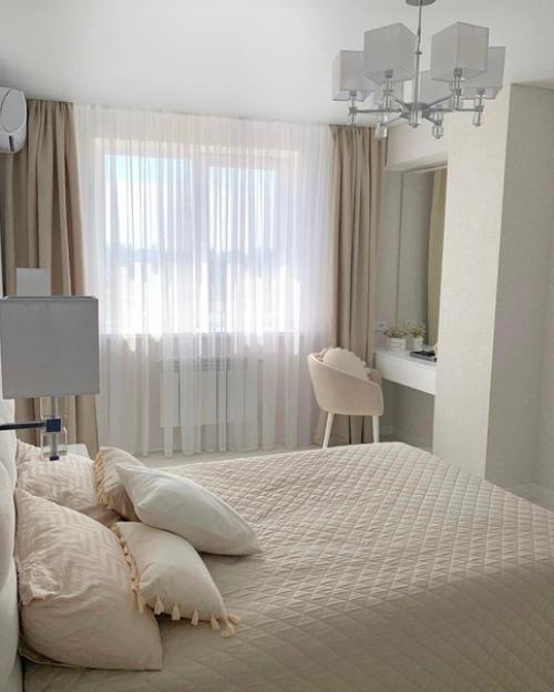 Великолепная просторная спальня в стиле Белоснежная Сказка поражает своей гармонией и уютом. 04