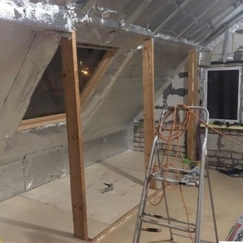 С момента постройки дома у нас пустовала мансарда и мы не планировали ничего там делать. 04