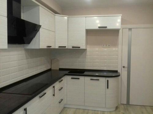 Моя функциональная кухня, оформленная в светлом стиле.