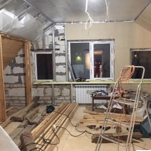 С момента постройки дома у нас пустовала мансарда и мы не планировали ничего там делать. 03