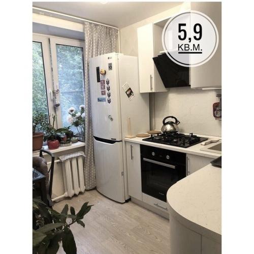 Какого то конкретного дизайнерского решения тут нет, все подбиралось и делалось интуитивно.