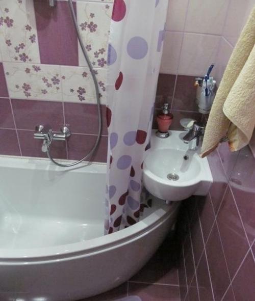 Изначально санузел был 3, 7 м. кв., после перепланировки стал 2, 2 м. кв. 06