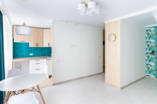 Многое пришлось делать с нуля, перегородки, стены. 06