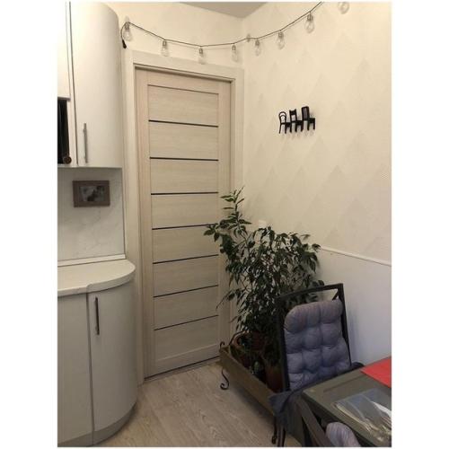 Какого то конкретного дизайнерского решения тут нет, все подбиралось и делалось интуитивно. 01