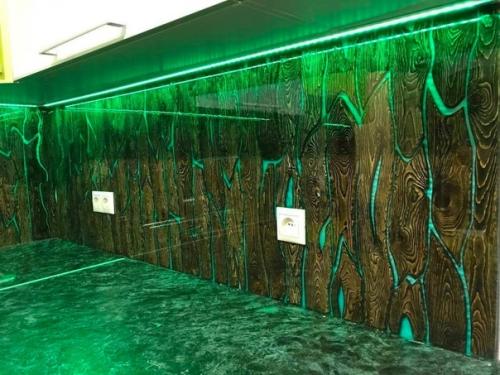 Вот такой необычный и симпатичный фартук на кухню муж сделал своими руками. 04