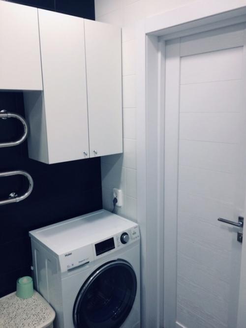 Моя крохотная ванная комната, совмещённая с санузлом, в неё удалось уместить всё, что нужно. 06