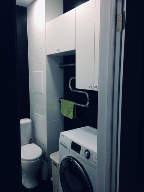 Моя крохотная ванная комната, совмещённая с санузлом, в неё удалось уместить всё, что нужно. 02