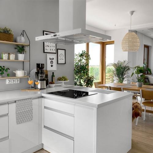 Не ведь это правда мечта, жить всей семьёй в таком чудесном загородном домике. 04