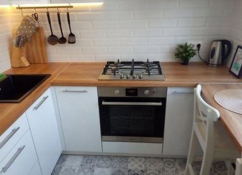 Моя мини - кухня площадью всего то 5, 5 квадратных метров.