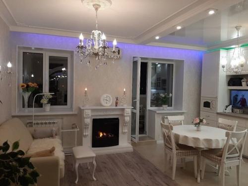 Haшa кyxня.  Ceйчac пocыпeтcя кpитикa про безвкусицу, но нам очень нравится.