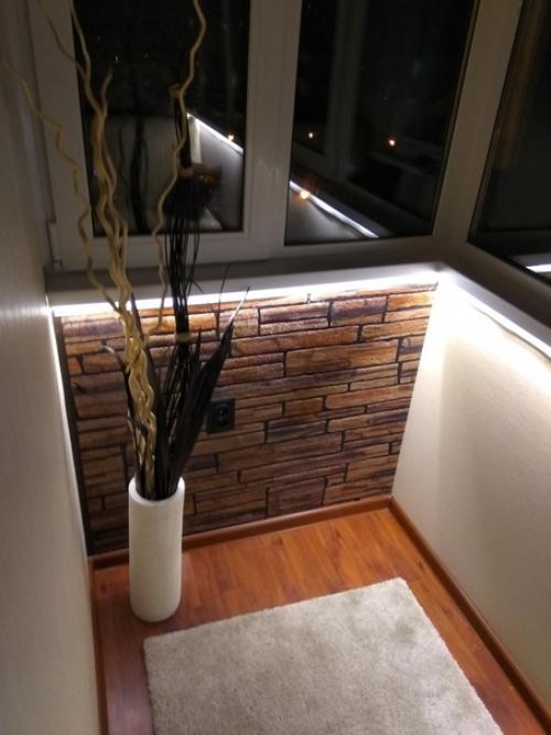 Оформили балкон на свой вкус.