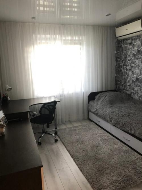 Сделали ремонт в комнате сына, ему 15 лет.