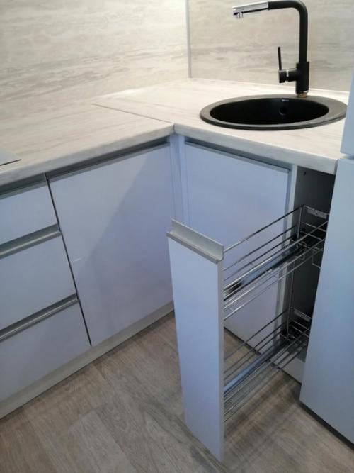 Мы объединили кухню с комнатой, демонтировав для этого стену. 03