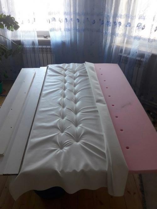 Финансы не позволяли купить новую кровать, поэтому муж принялся делать всё своими руками. 01