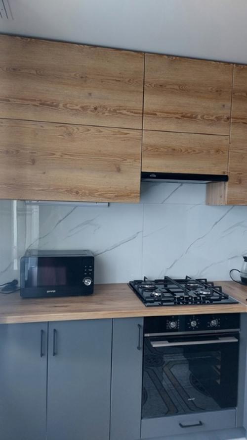 Кто сказал, что маленькая кухня не может быть красивой и современной. 03