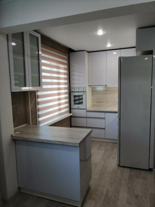 Мы объединили кухню с комнатой, демонтировав для этого стену.