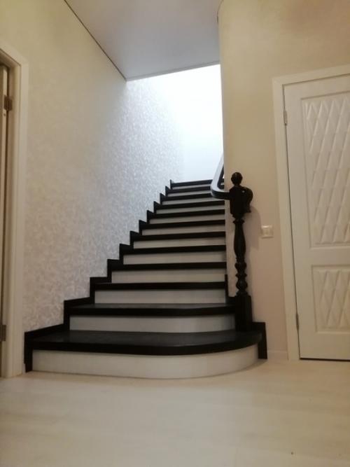 Шикарная лестница руками профессионалов. 05