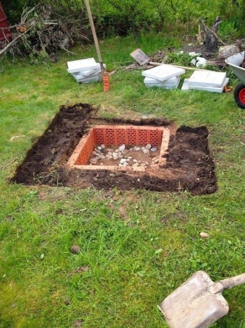 Решил сам сделать и оформить место для посиделок во дворе частого дома. 03