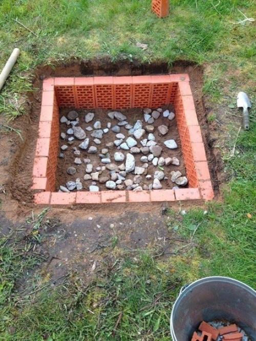 Решил сам сделать и оформить место для посиделок во дворе частого дома. 02