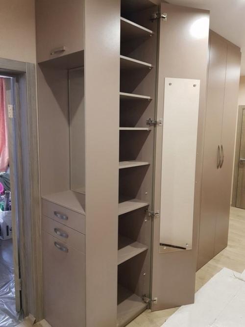Хвастаюсь какой шкаф мы поставили у себя в коридоре. 01