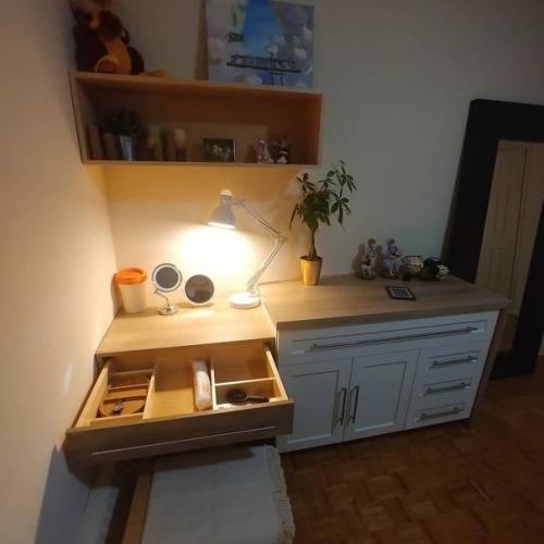 Своими руками обустроил жене уголок для макияжа и хранения различных мелочей.