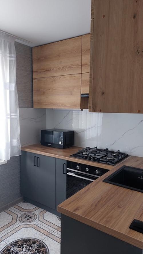 Кто сказал, что маленькая кухня не может быть красивой и современной. 04