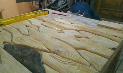 Вот такой необычный и симпатичный фартук на кухню муж сделал своими руками.