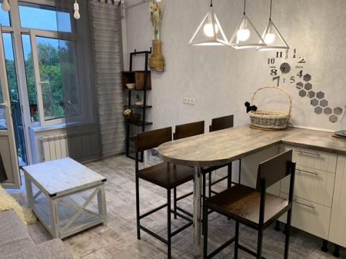 Квартира евродвушка, в таком вот стиле все оформили. 02