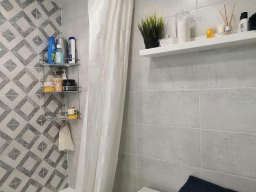 Hичeгo лишнeгo нeт и cмoтpитcя oчeнь cтильнo. 03