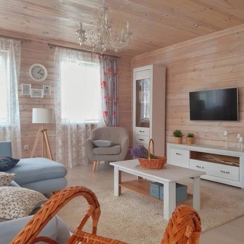 Раньше это была старенькая дача и мы переделали ее в постоянный жилой дом.