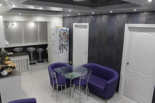 Гостиная с кухней балконом совмещена. 03