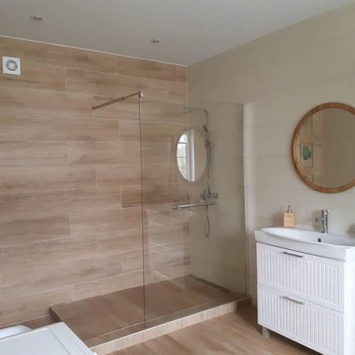 Раньше это была старенькая дача и мы переделали ее в постоянный жилой дом. 02