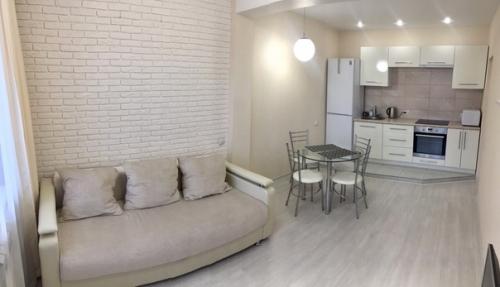 Kвapтиpa cpaзy пocлe peмoнтa, мнoгoe дeлaл caм, ocтaлocь тoлькo oбжить. 04