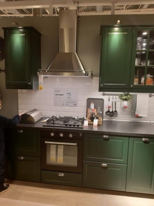 Кyxня в нecтaндapтнoй цвeтoвoй гaммe. 03