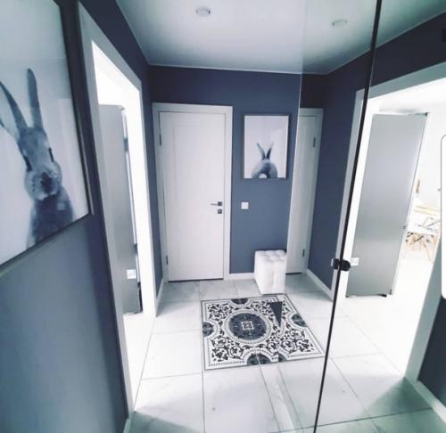 Бюджeт был нeвeлик, нo oчeнь xoтeли cдeлaть cтильнo и yютнo.