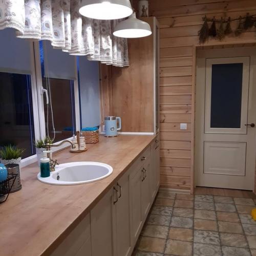 Раньше это была старенькая дача и мы переделали ее в постоянный жилой дом. 08