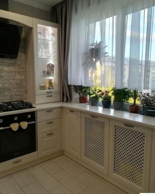 Кухню нам изготовили строго под размеры помещения, так что все установлено на своих местах.