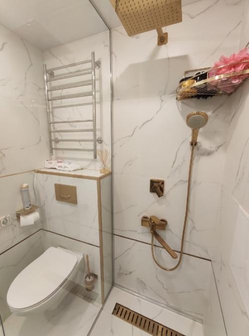 Сделали дизайнерский ремонт в санузле, собственно видите сами. 01