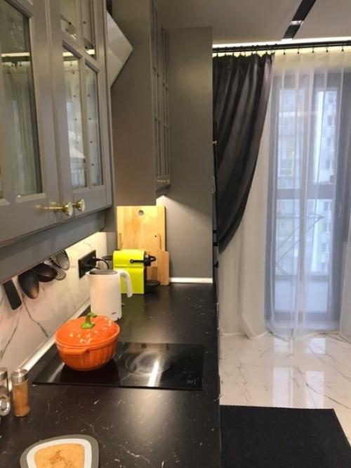 А вот и моя просторная, стильная и красивая кухня. 02