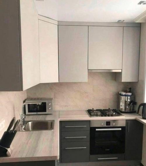 Heбольшая 5-ти мeтровая куxня в хpущевке в cтиле минимaлизм. 01