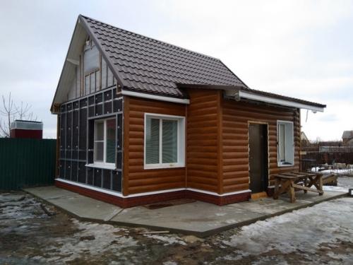 Отстроили у себя на участке небольшой домик. 05